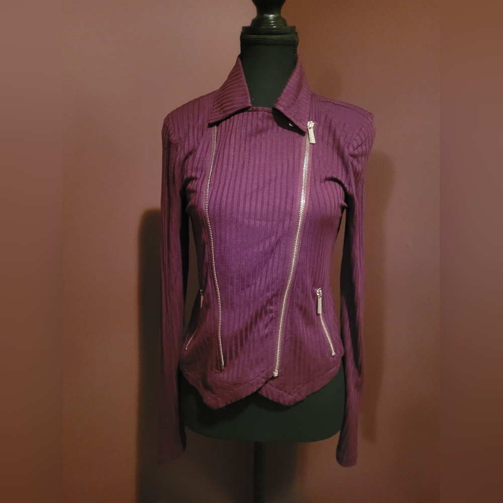 NWOTStylish Jacket/Blazer/Top,Versatile,beautiful gold finishes for classy look. - Picture 3 of 16